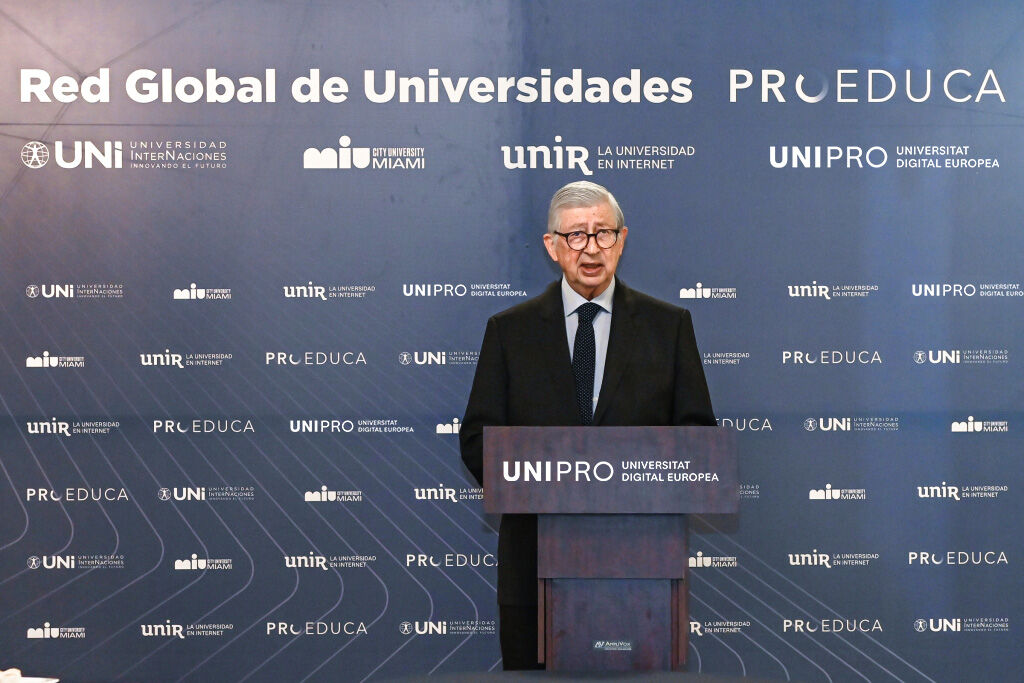 Rafael Pujol Rector de la Universidad